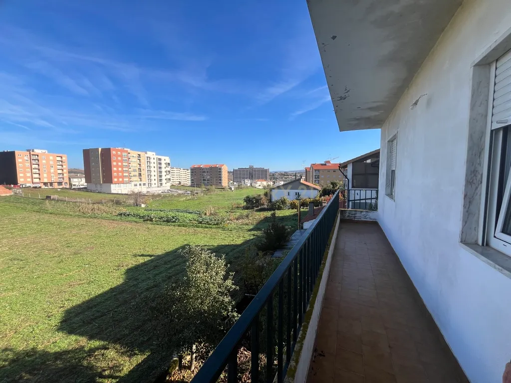 Moradia Isolada (com 4 Frações Independentes) -BRAGANÇA - Image 21