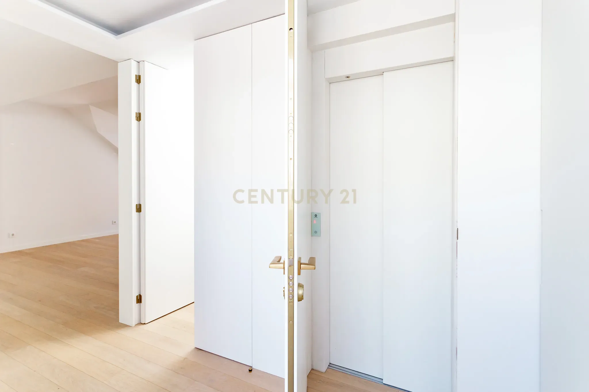 Penthouse de Luxo no Chiado - Image 22