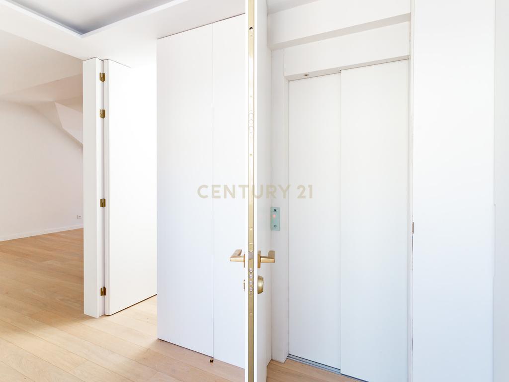 Penthouse de Luxo no Chiado - Image 22