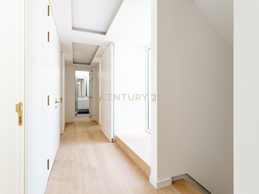 Penthouse de Luxo no Chiado - Image 25