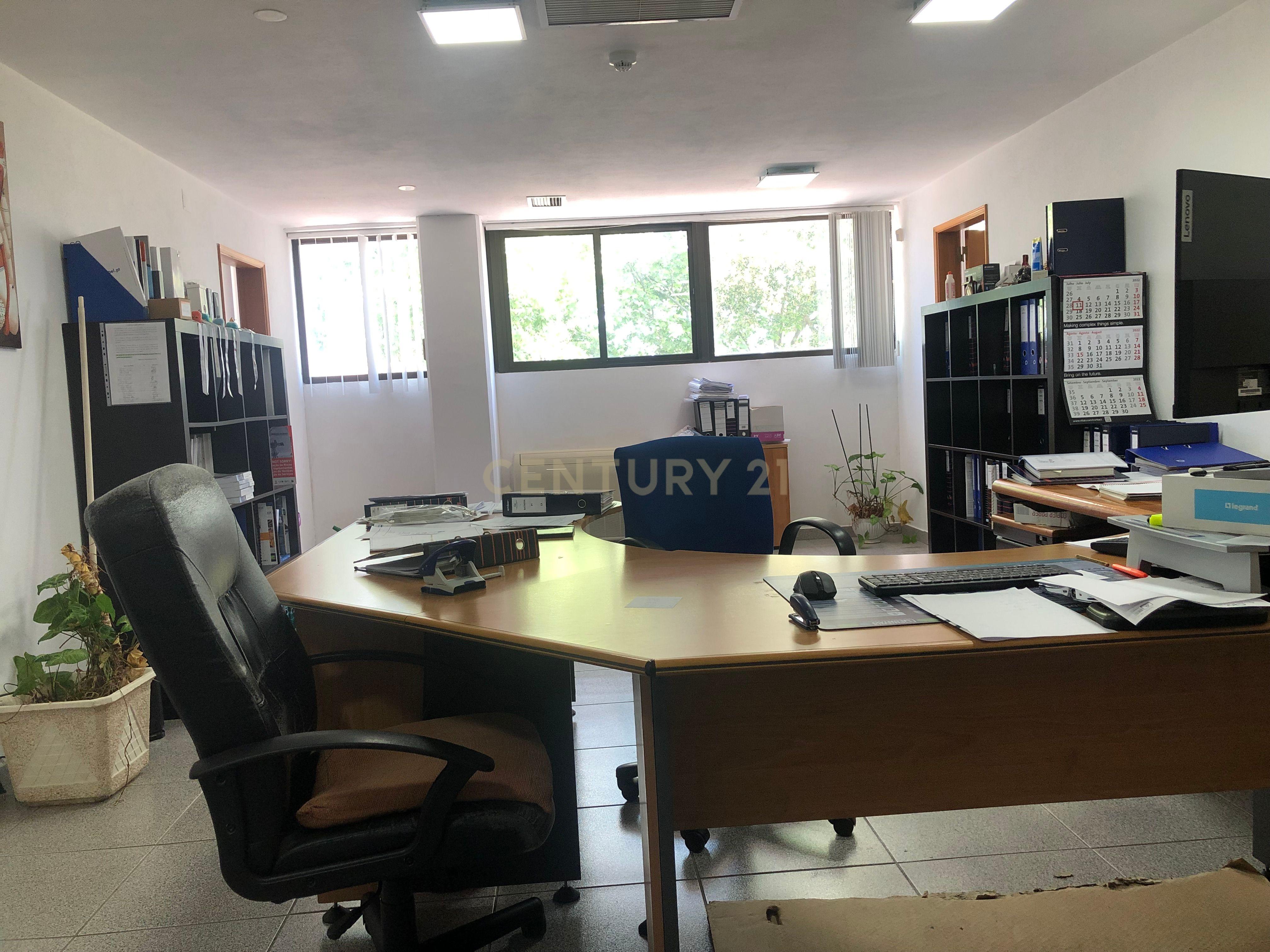 Armazém Industrial com Escritórios para Venda em Pinhal Novo - Image 12