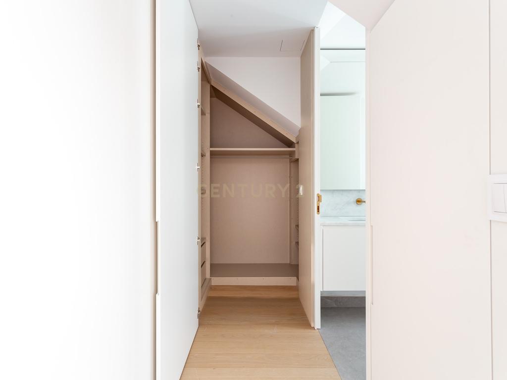 Penthouse de Luxo no Chiado - Image 29
