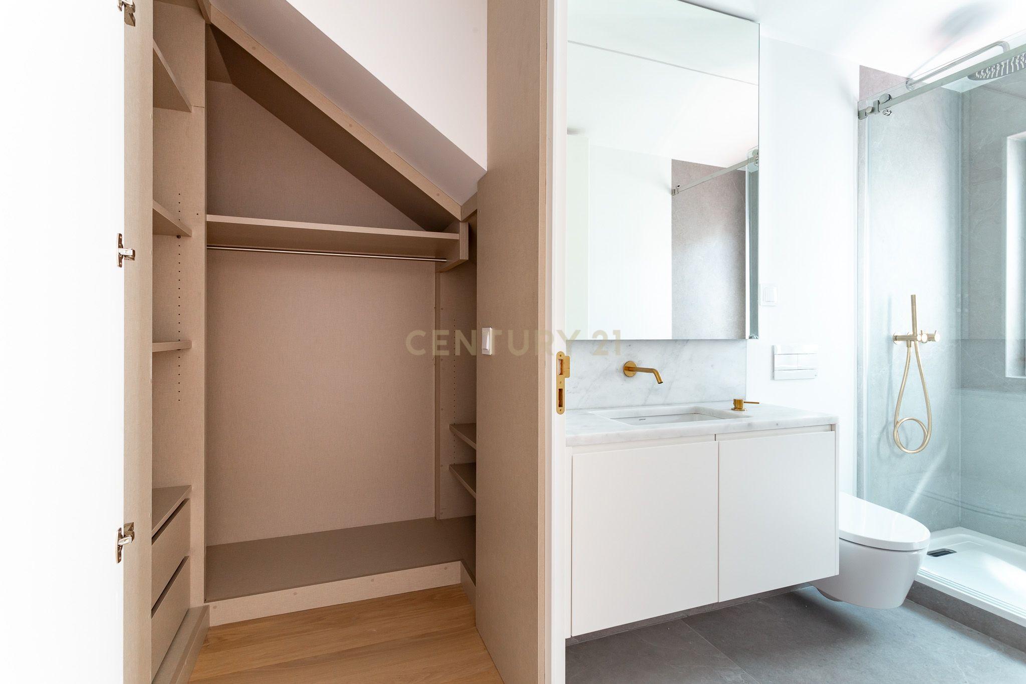 Penthouse de Luxo no Chiado - Image 30