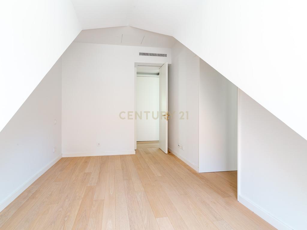Penthouse de Luxo no Chiado - Image 32