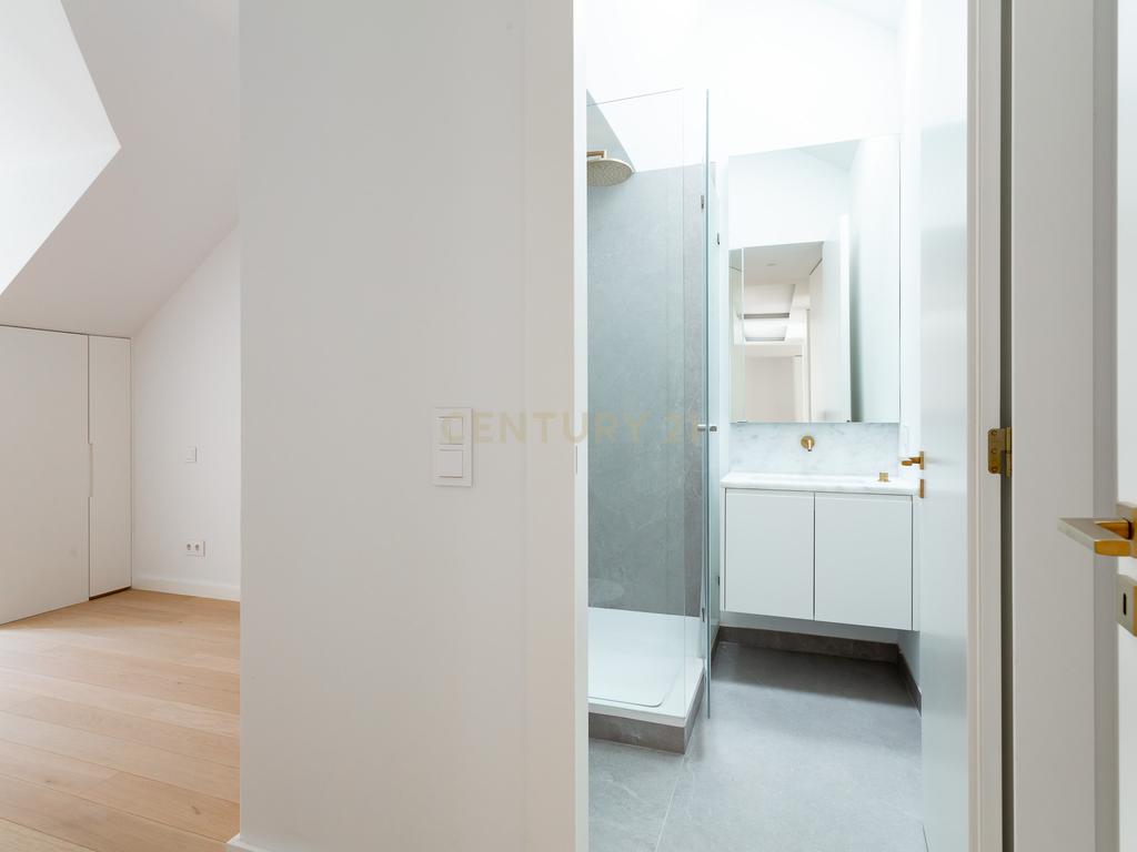 Penthouse de Luxo no Chiado - Image 34
