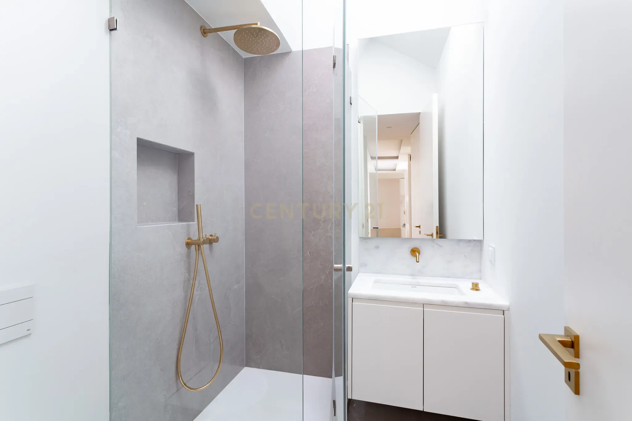 Penthouse de Luxo no Chiado - Image 35