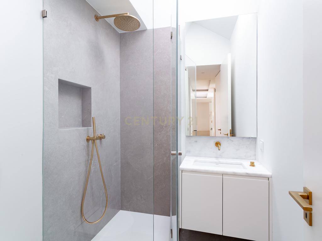 Penthouse de Luxo no Chiado - Image 35