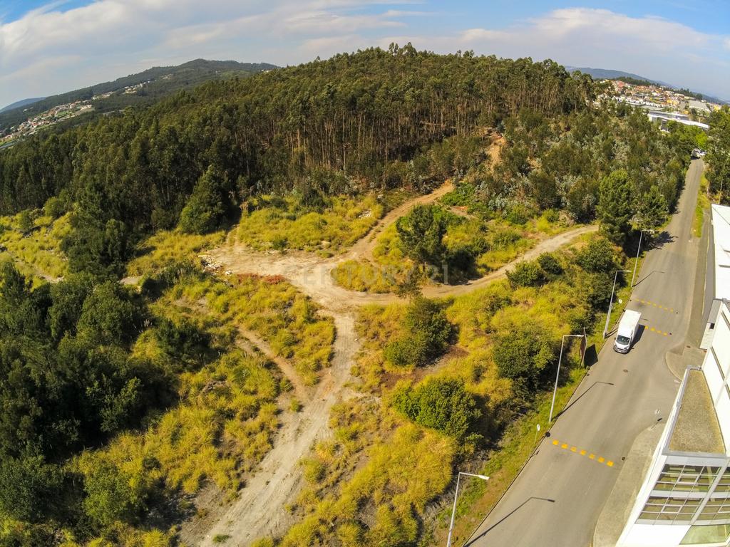 Terreno de Construção em Vila Nova de Farmalicão - Image 1