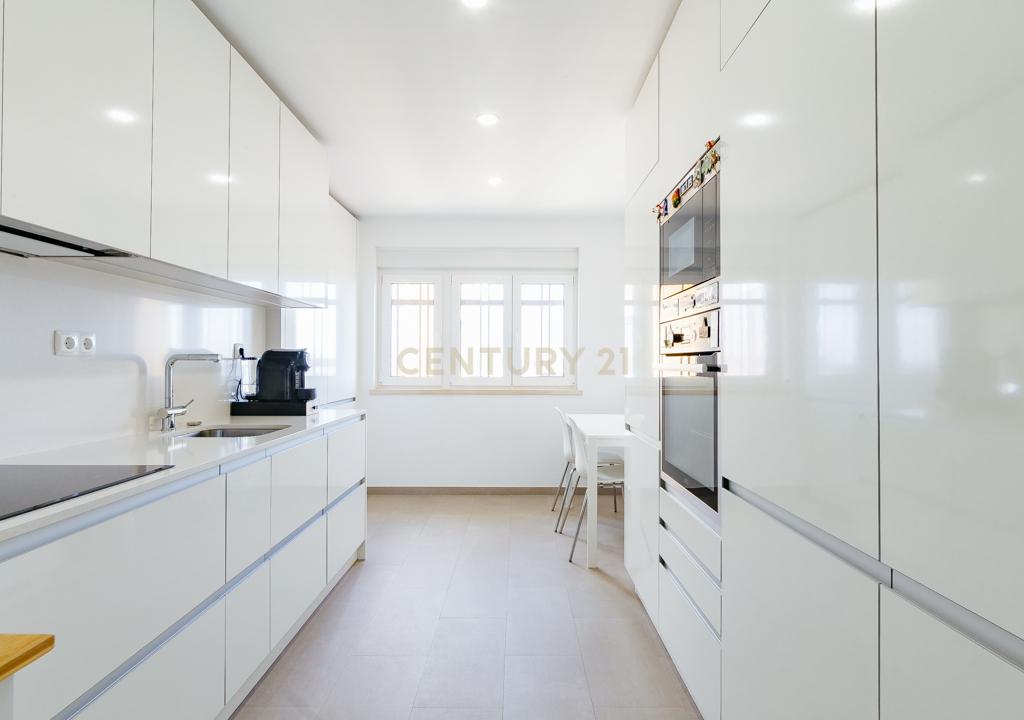DUPLEX REMODELADO A 5 MINUTOS AEROPORTO LISBOA C/BOX - Image 2