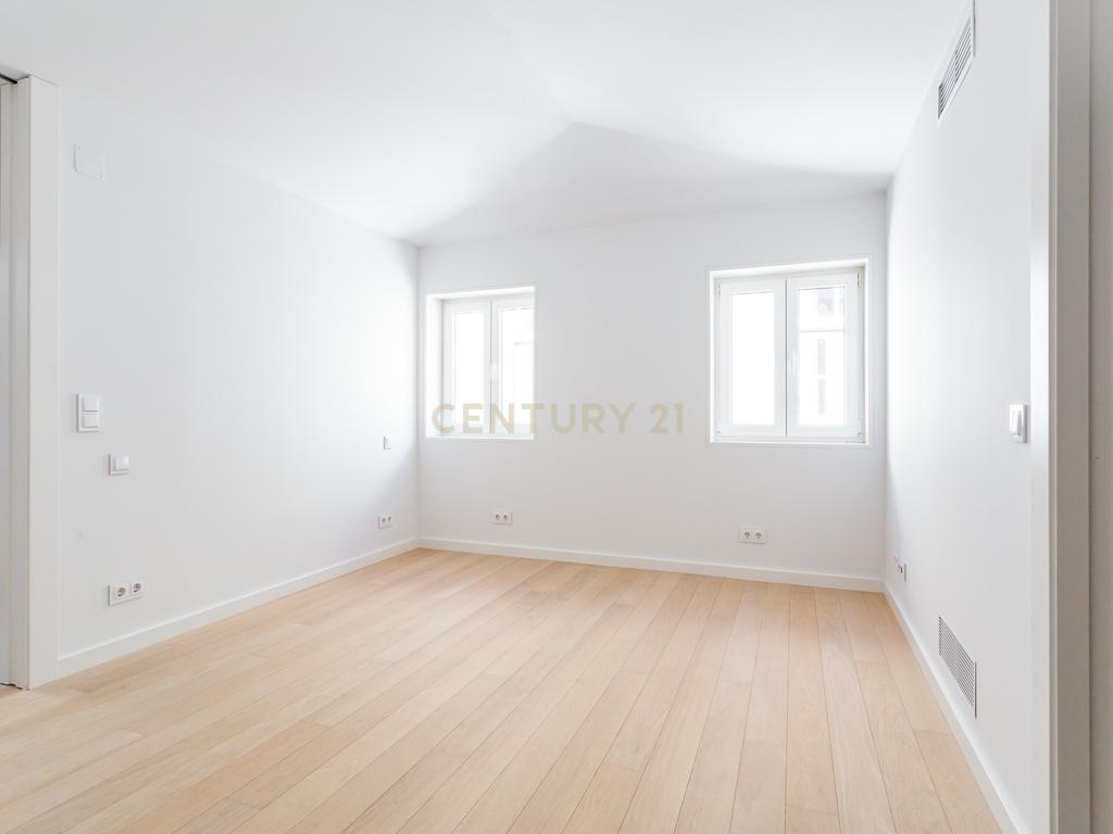 Penthouse de Luxo no Chiado - Image 4