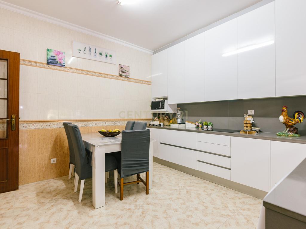 Moradia térrea isolada com garagem no Montijo - Image 19
