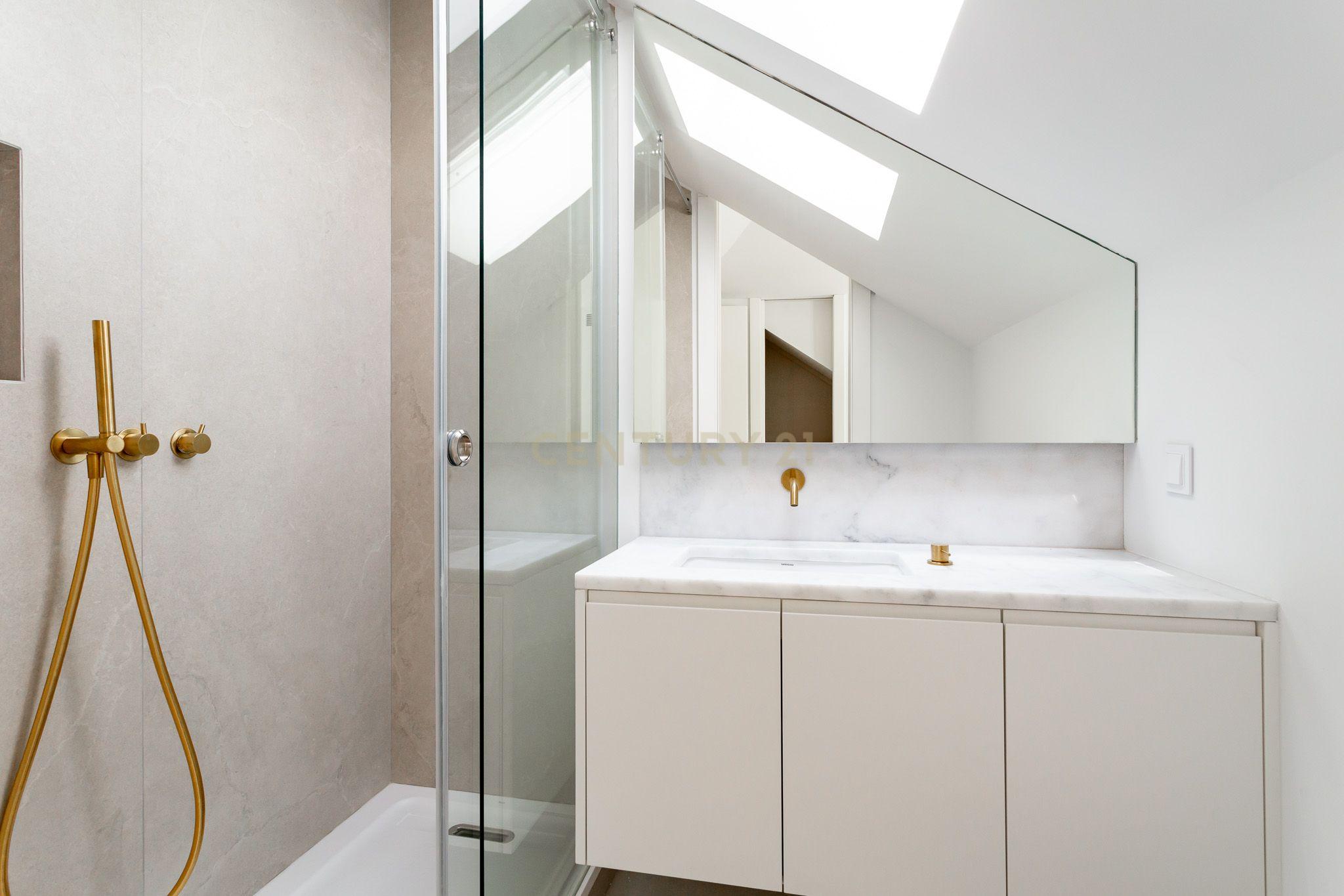 Penthouse de Luxo no Chiado - Image 38