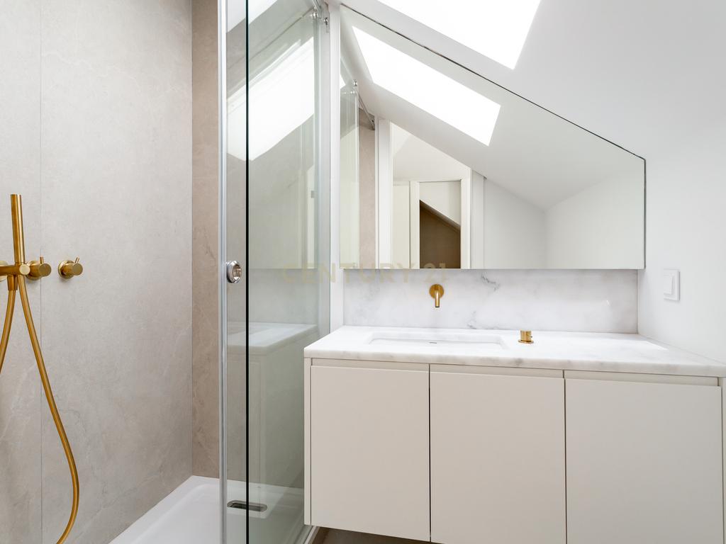 Penthouse de Luxo no Chiado - Image 38