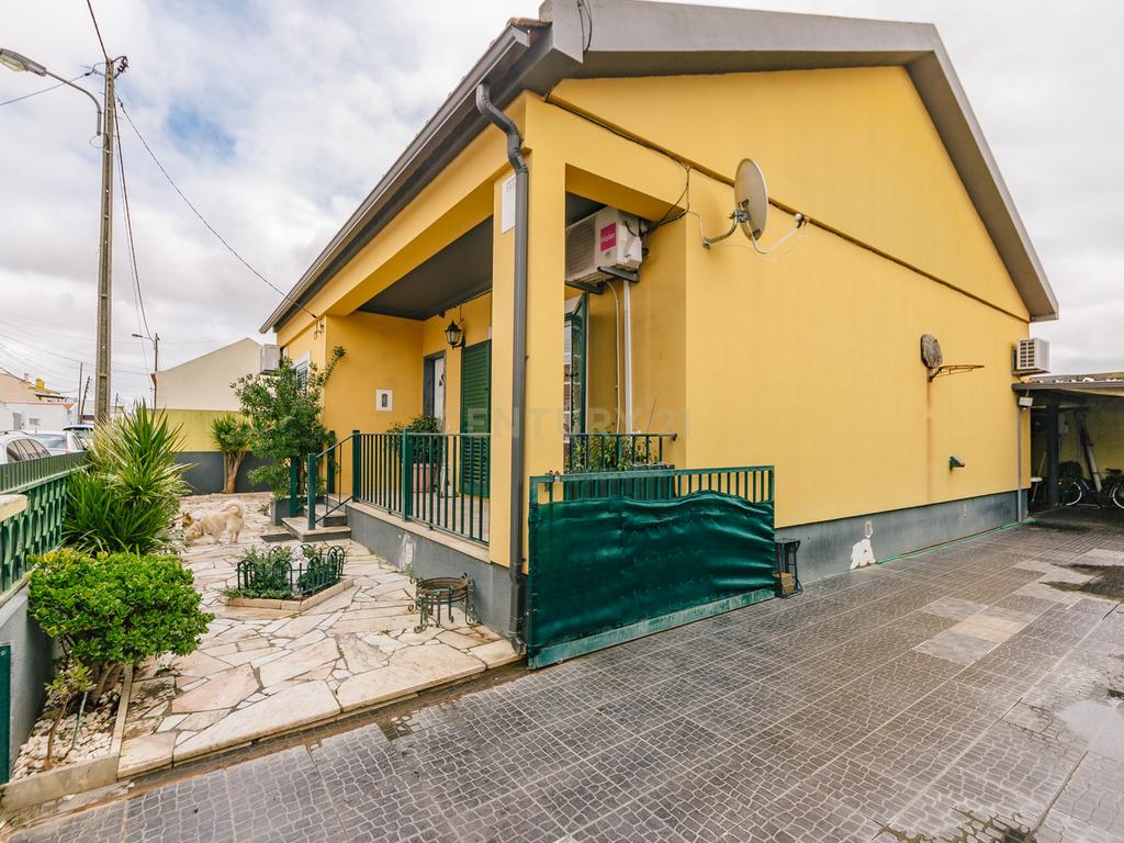 Moradia térrea isolada com garagem no Montijo - Image 40