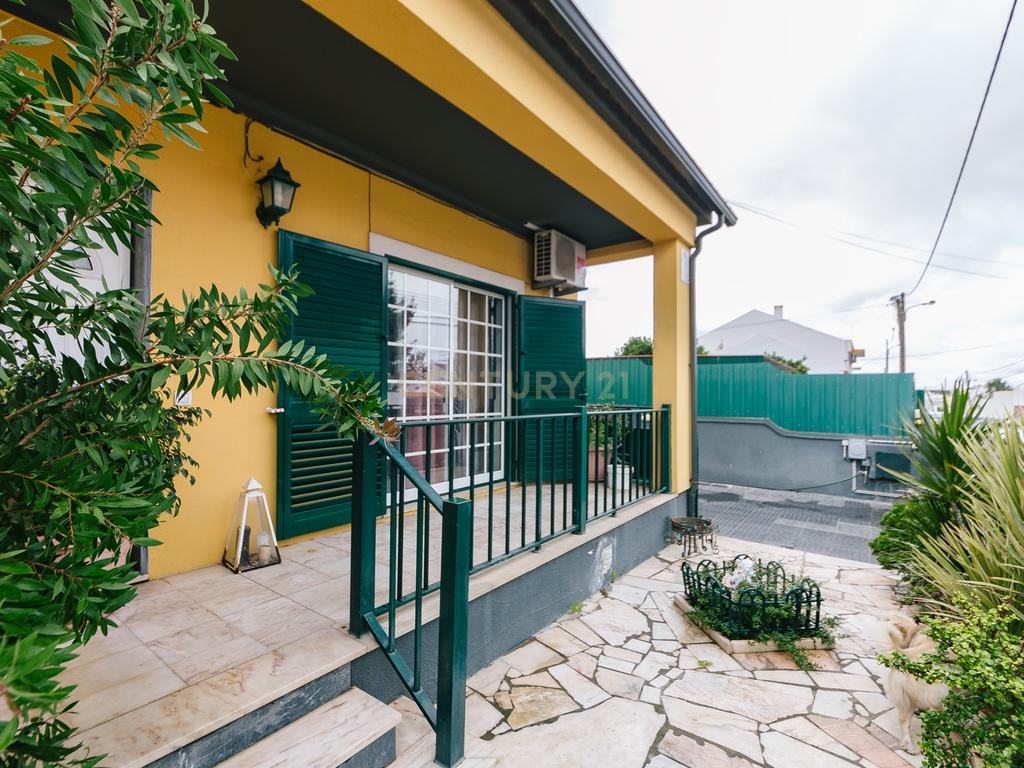 Moradia térrea isolada com garagem no Montijo - Image 1