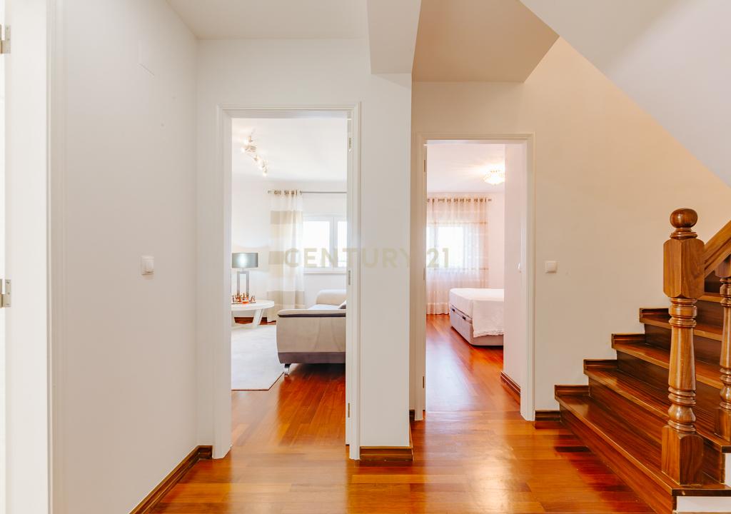 DUPLEX REMODELADO A 5 MINUTOS AEROPORTO LISBOA C/BOX - Image 23