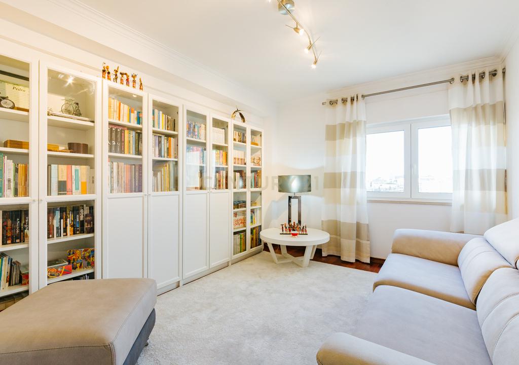 DUPLEX REMODELADO A 5 MINUTOS AEROPORTO LISBOA C/BOX - Image 27