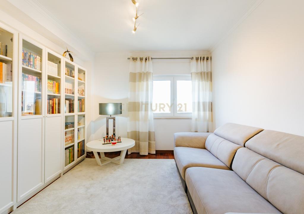 DUPLEX REMODELADO A 5 MINUTOS AEROPORTO LISBOA C/BOX - Image 29