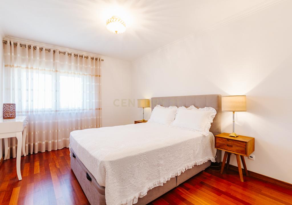 DUPLEX REMODELADO A 5 MINUTOS AEROPORTO LISBOA C/BOX - Image 33