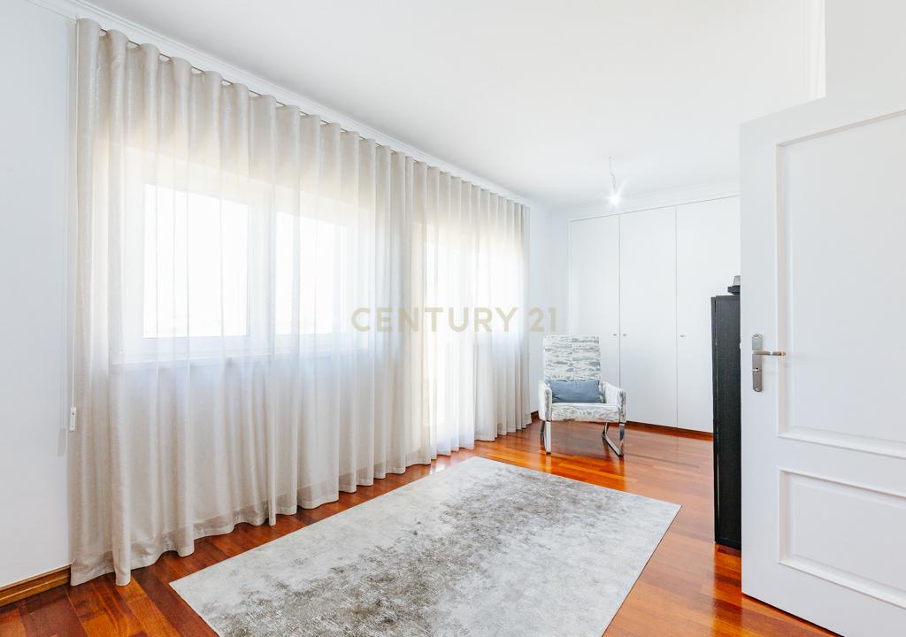 DUPLEX REMODELADO A 5 MINUTOS AEROPORTO LISBOA C/BOX - Image 39