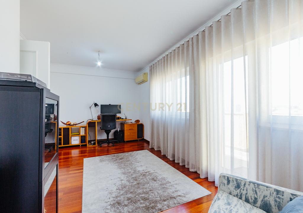 DUPLEX REMODELADO A 5 MINUTOS AEROPORTO LISBOA C/BOX - Image 38