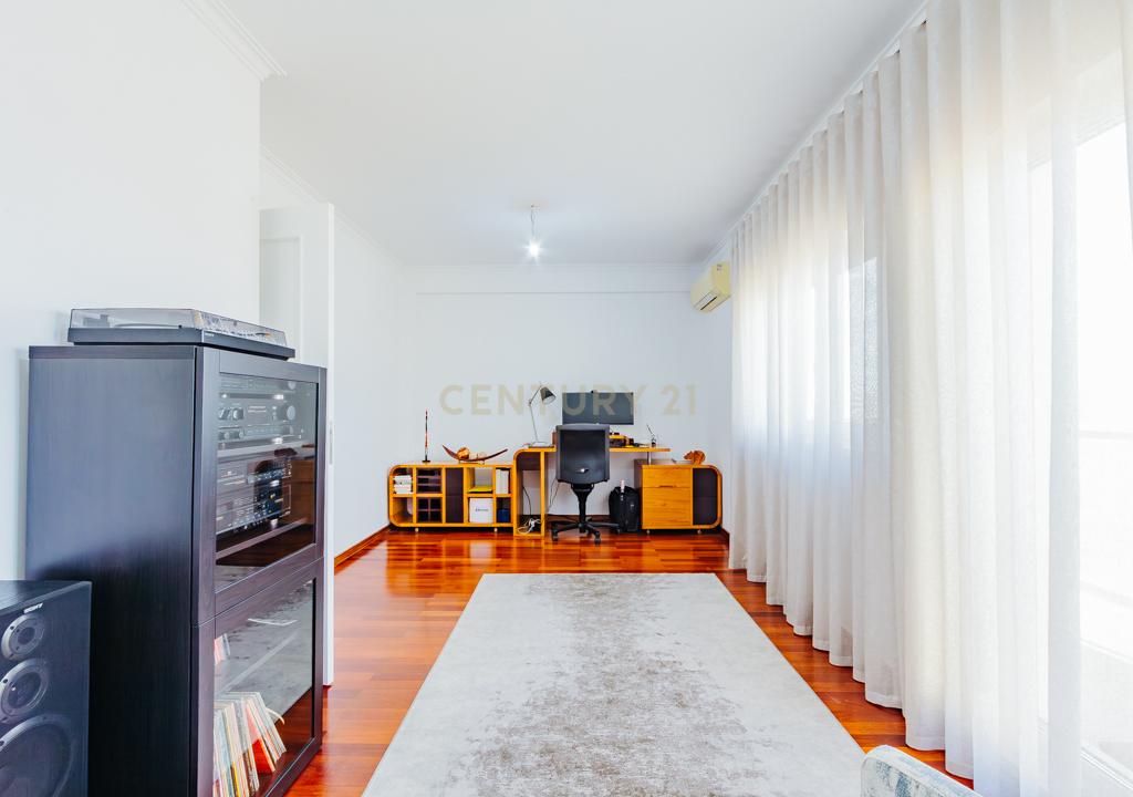 DUPLEX REMODELADO A 5 MINUTOS AEROPORTO LISBOA C/BOX - Image 34
