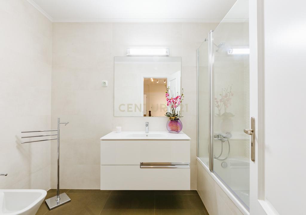 DUPLEX REMODELADO A 5 MINUTOS AEROPORTO LISBOA C/BOX - Image 36