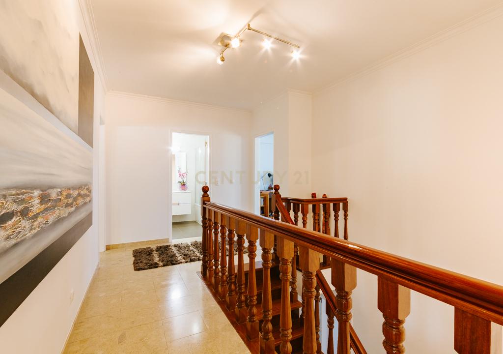 DUPLEX REMODELADO A 5 MINUTOS AEROPORTO LISBOA C/BOX - Image 44