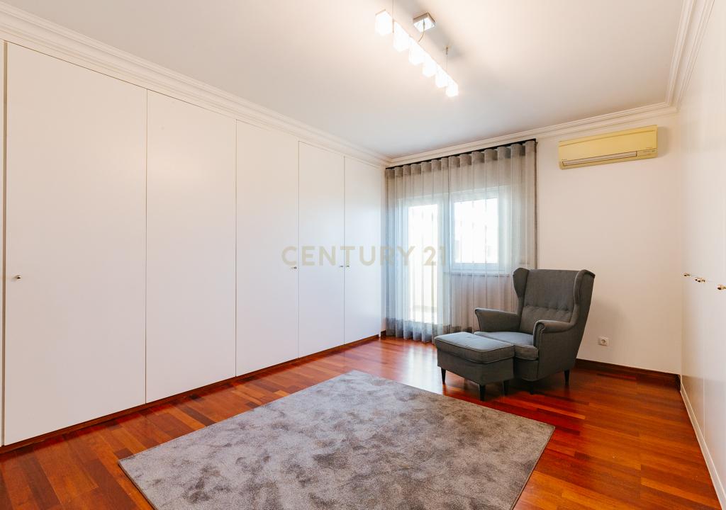 DUPLEX REMODELADO A 5 MINUTOS AEROPORTO LISBOA C/BOX - Image 49