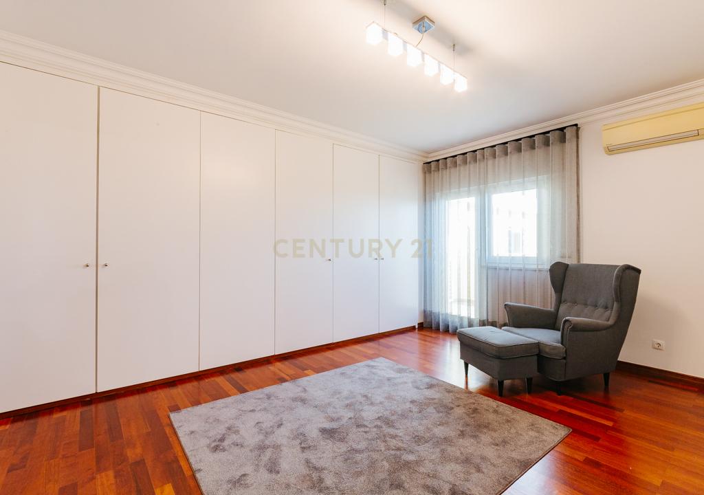 DUPLEX REMODELADO A 5 MINUTOS AEROPORTO LISBOA C/BOX - Image 50