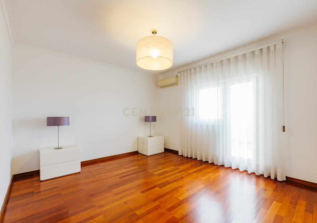 DUPLEX REMODELADO A 5 MINUTOS AEROPORTO LISBOA C/BOX - Image 57