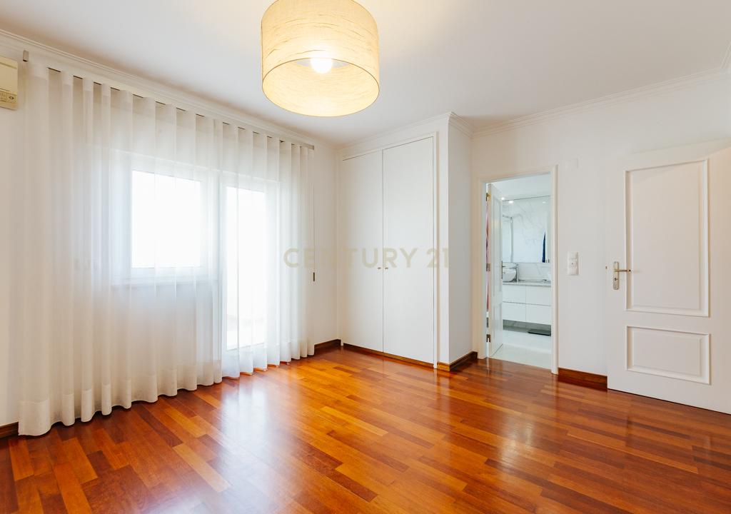 DUPLEX REMODELADO A 5 MINUTOS AEROPORTO LISBOA C/BOX - Image 59