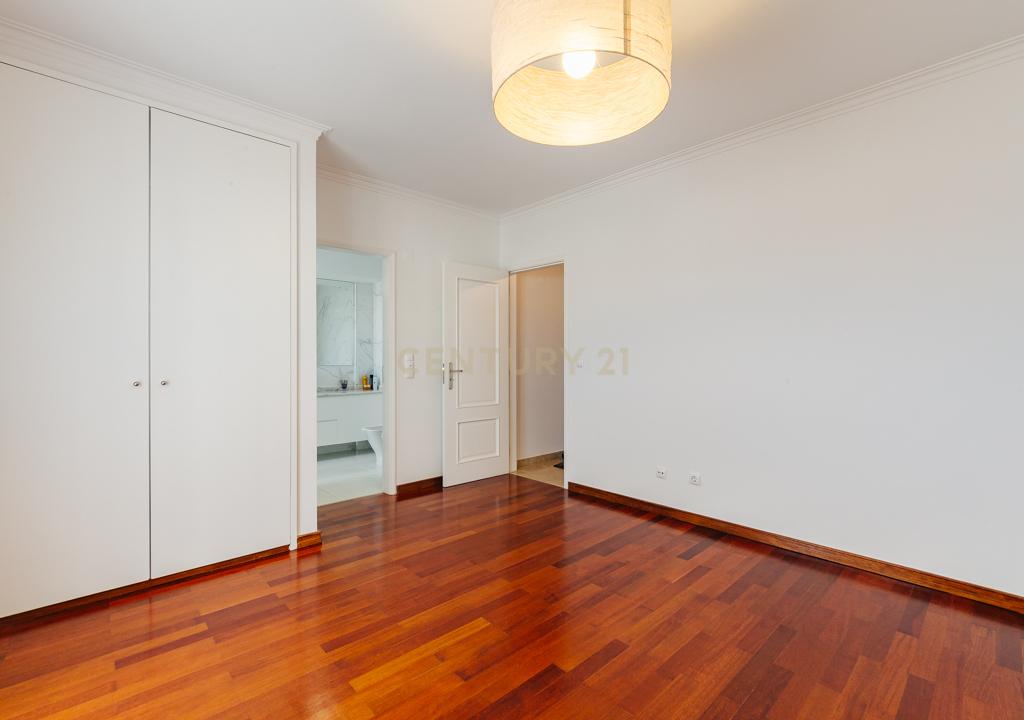 DUPLEX REMODELADO A 5 MINUTOS AEROPORTO LISBOA C/BOX - Image 58