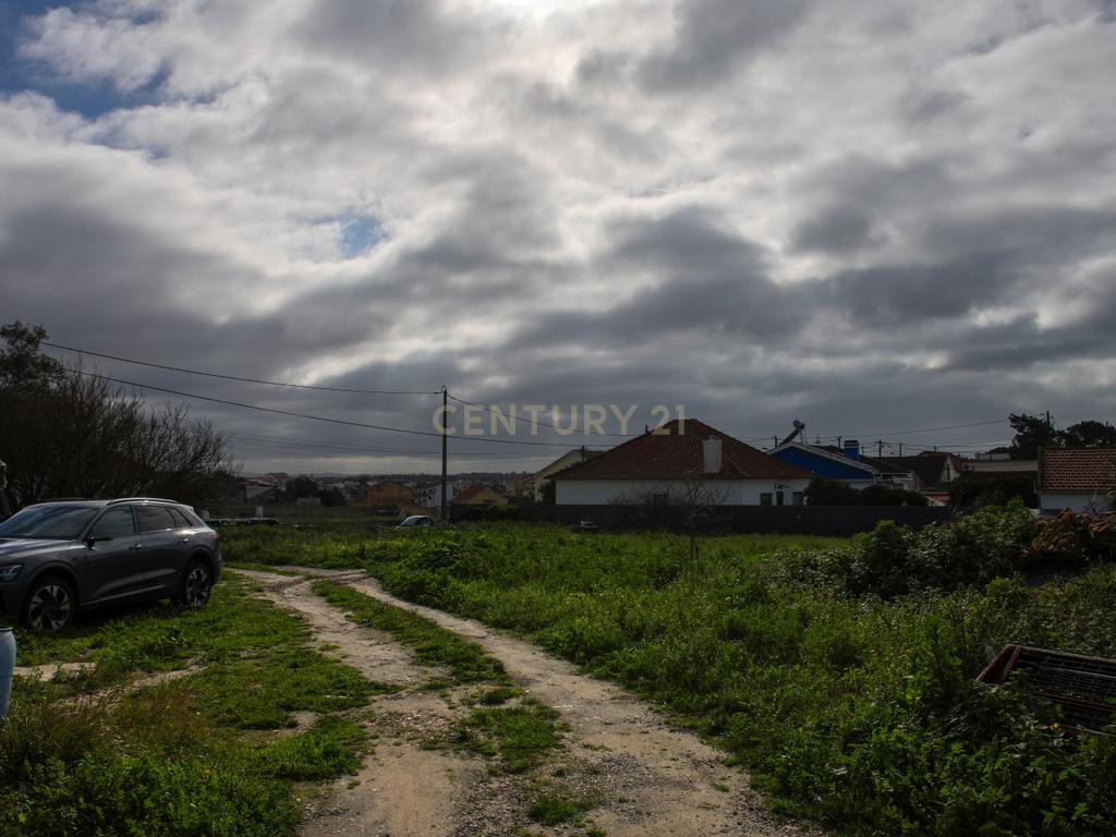 Terreno Urbano de 3.900 m², com moradia térrea sem licença – Charneca de Caparica - Image 19