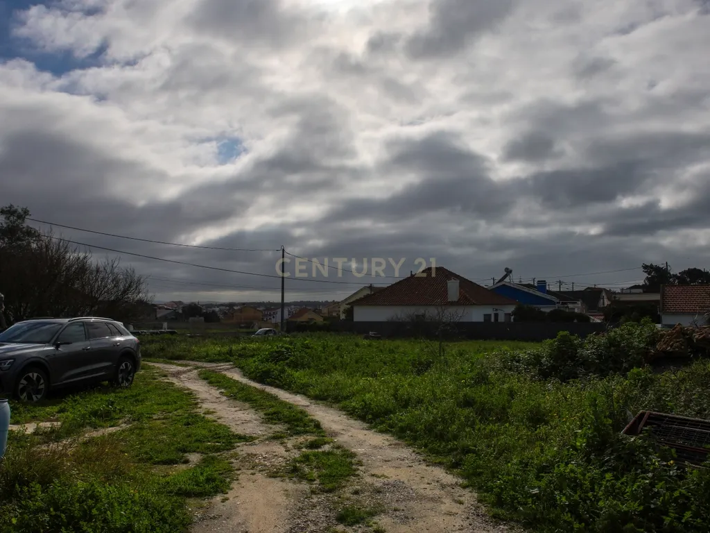 Terreno Urbano de 3.900 m², com moradia térrea sem licença – Charneca de Caparica - Image 19
