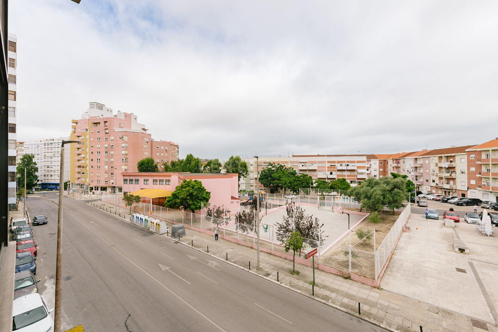 Apartamento T3 com elevador no Alto do Seixalinho - Barreiro - Image 29