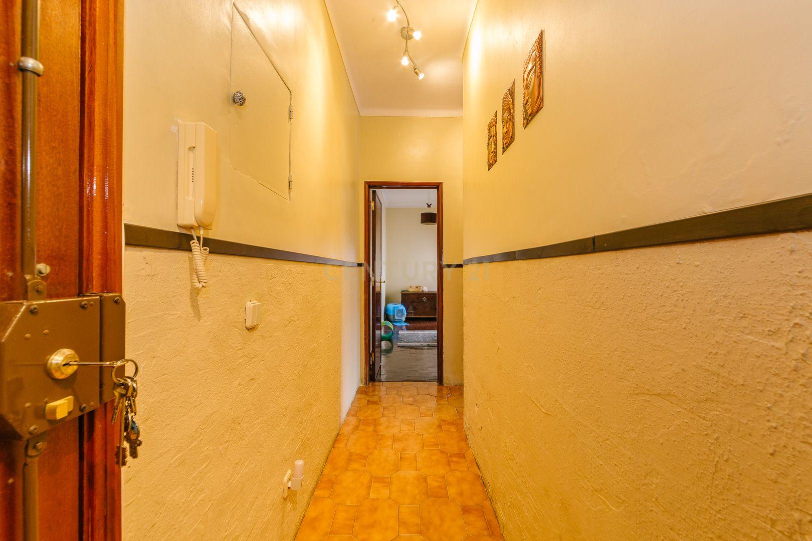 Apartamento T3 com elevador no Alto do Seixalinho - Barreiro - Image 13