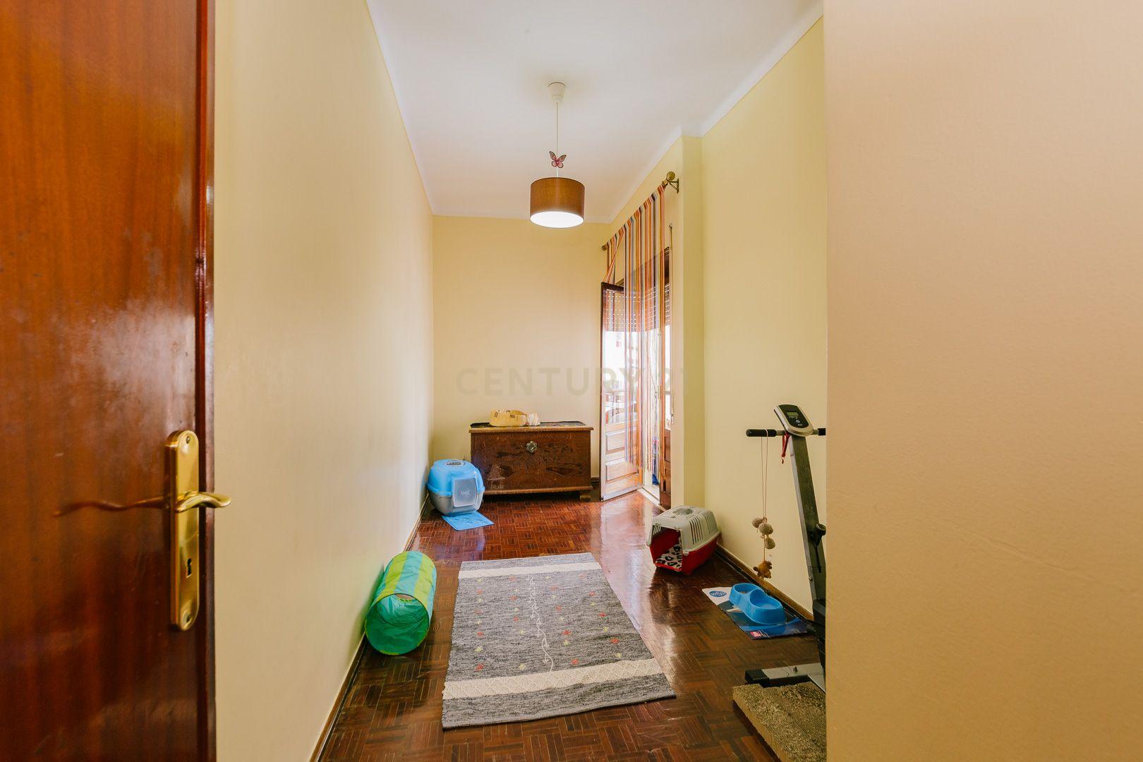 Apartamento T3 com elevador no Alto do Seixalinho - Barreiro - Image 9