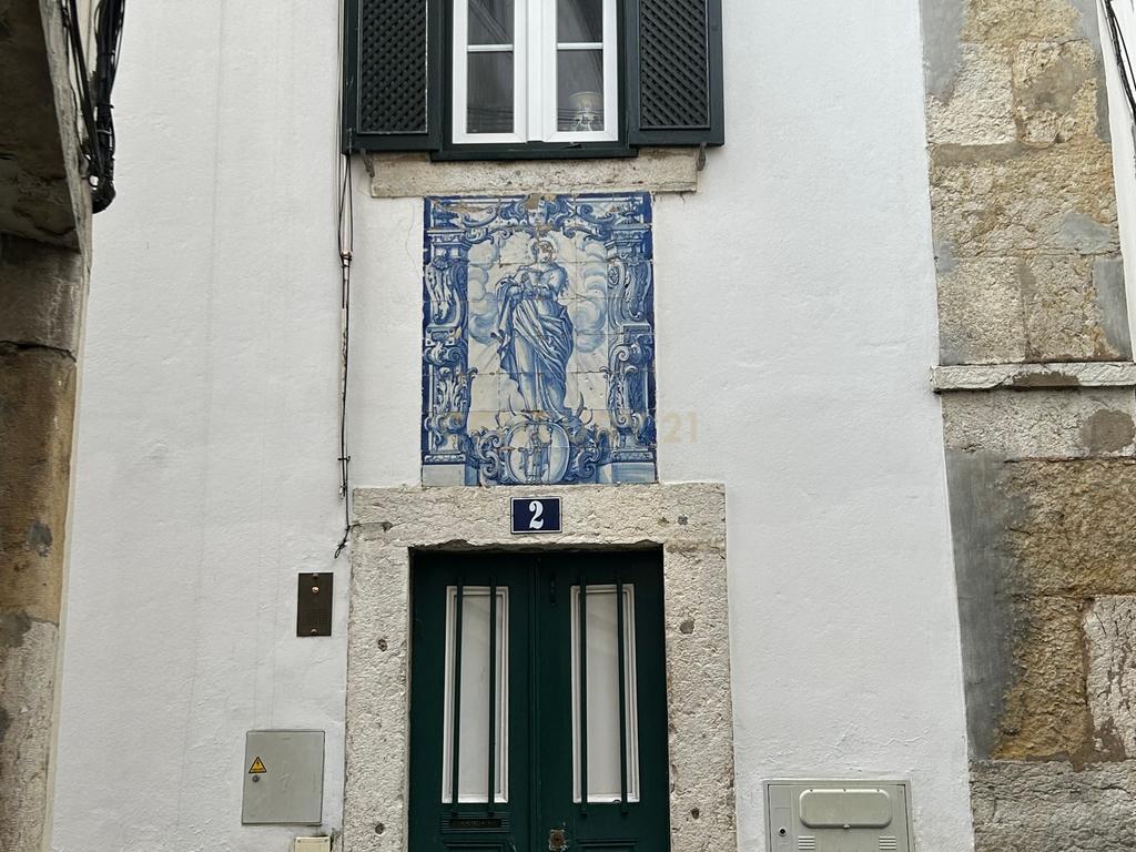 Apartamento T0 em Alfama, Lisboa – Investimento com Potencial e Rentabilidade Atrativa - Image 4