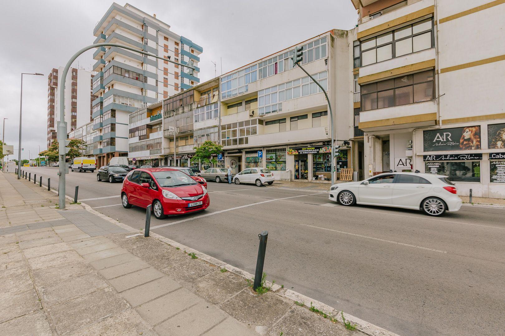 Apartamento T3 com elevador no Alto do Seixalinho - Barreiro - Image 32