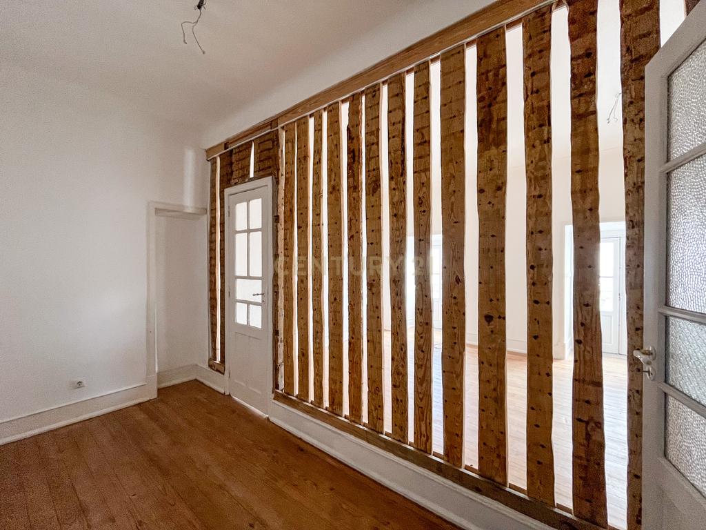 Apartamento T2+1 com Vista Rio | Baixa de Lisboa - Image 21