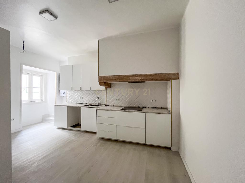 Apartamento T2+1 com Vista Rio | Baixa de Lisboa - Image 25