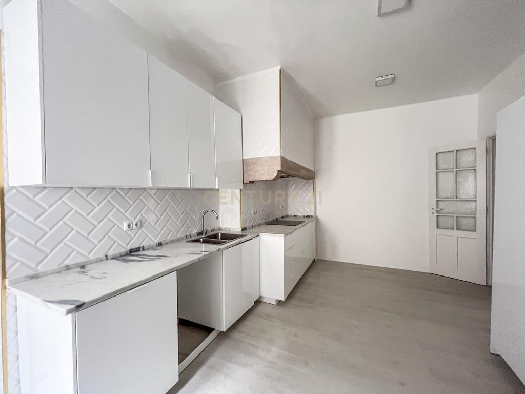 Apartamento T2+1 com Vista Rio | Baixa de Lisboa - Image 26