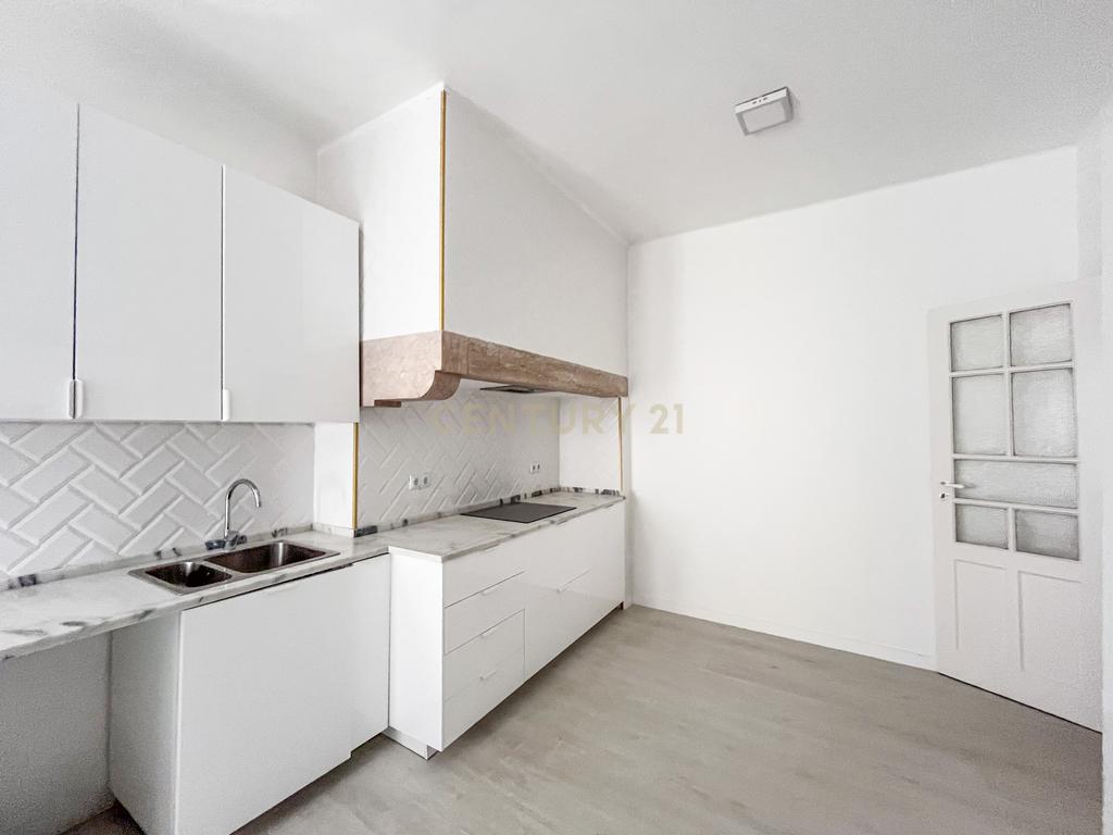 Apartamento T2+1 com Vista Rio | Baixa de Lisboa - Image 29