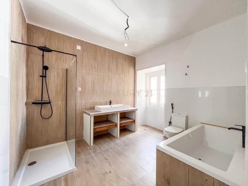 Apartamento T2+1 com Vista Rio | Baixa de Lisboa - Image 30