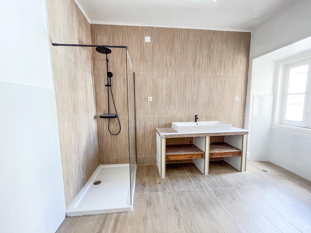 Apartamento T2+1 com Vista Rio | Baixa de Lisboa - Image 31