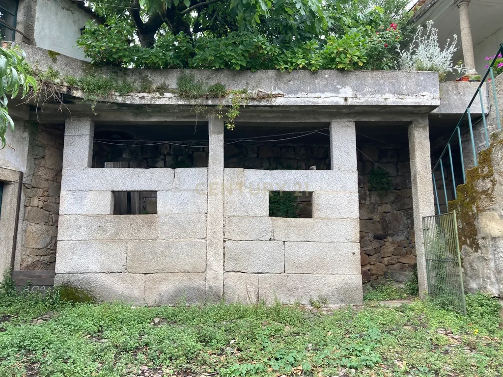 Moradia T8 Tipo Casa Senhorial, Geminada, no Centro Histórico de Pinhel com 486 m2 de área habitável. - Image 31