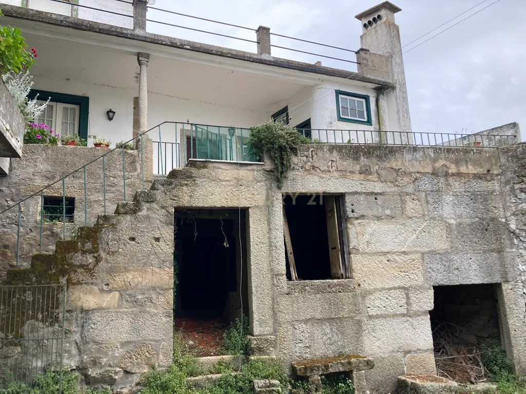 Moradia T8 Tipo Casa Senhorial, Geminada, no Centro Histórico de Pinhel com 486 m2 de área habitável. - Image 18