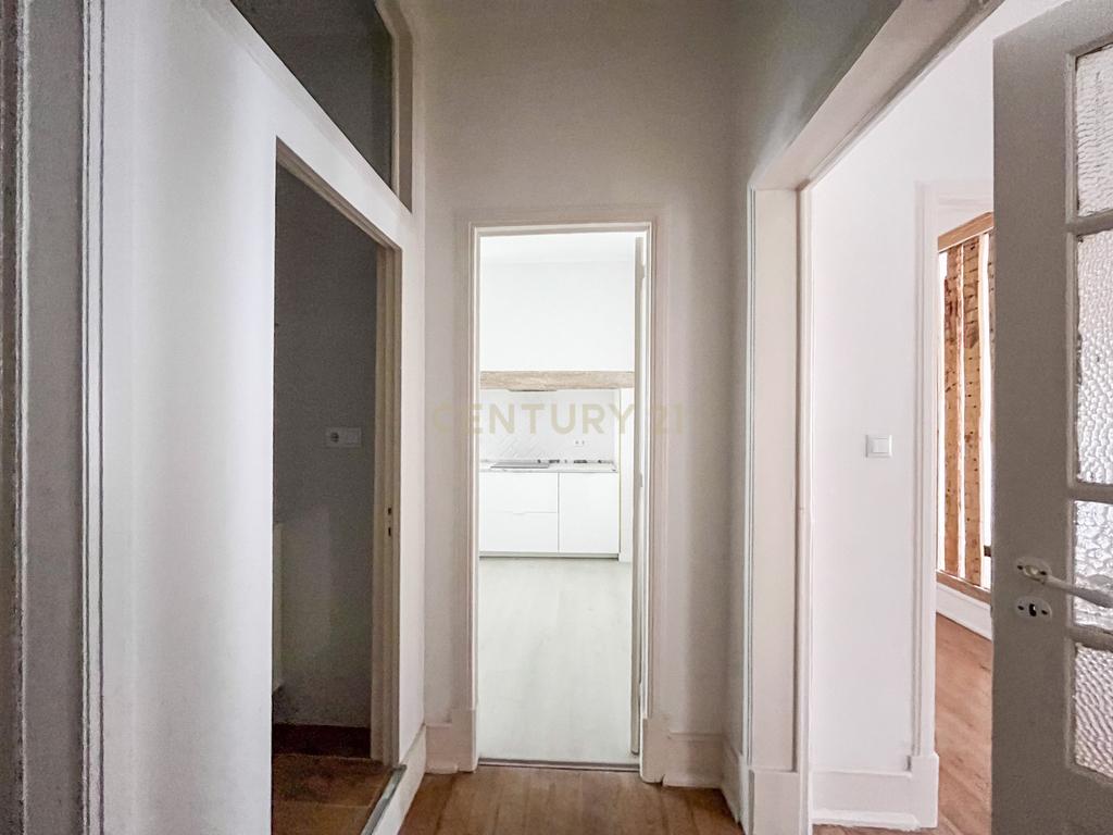 Apartamento T2+1 com Vista Rio | Baixa de Lisboa - Image 36