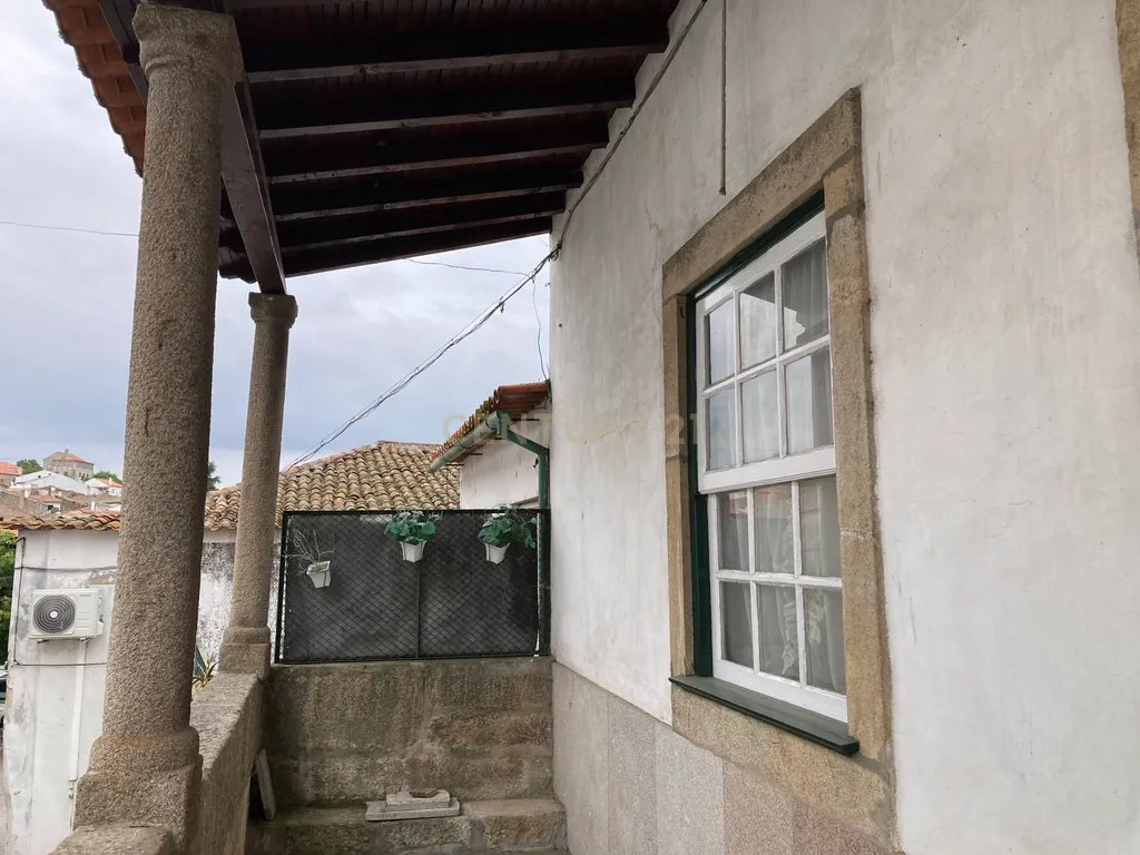 Moradia T8 Tipo Casa Senhorial, Geminada, no Centro Histórico de Pinhel com 486 m2 de área habitável. - Image 5